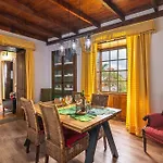 펜션 Casa Bernarda With Heated Pool *