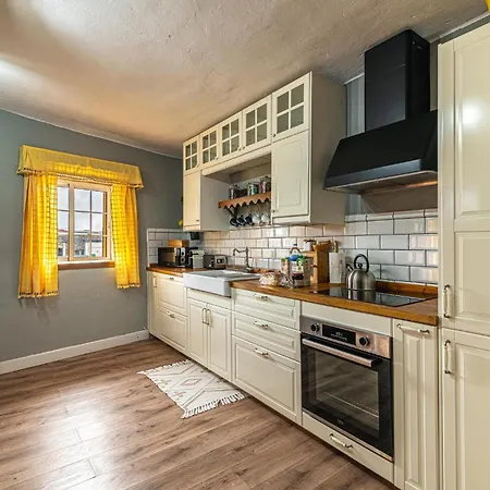 Hébergement de vacances Casa Bernarda With Heated Pool